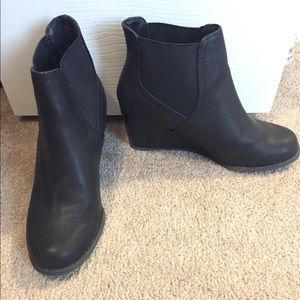 Size 8 Rampage wedge boots
